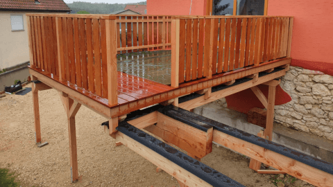 Holzterrasse mit anspruchsvoller Montage