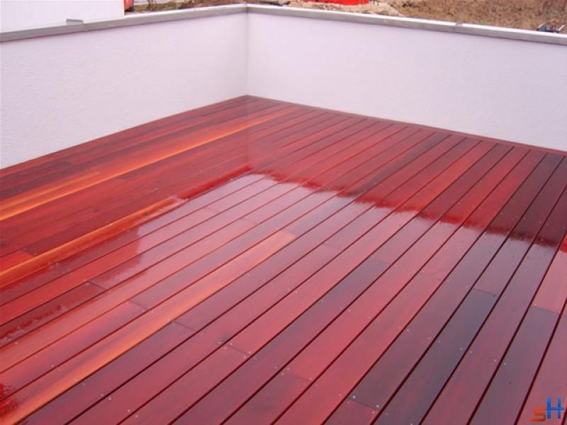 Masaranduba Terrassendielen verlegt am Pool