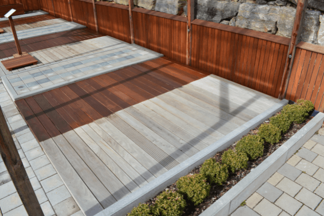 Terrassendielen mit ruhigerer und angeglichenerer Optik nach Bewitterung