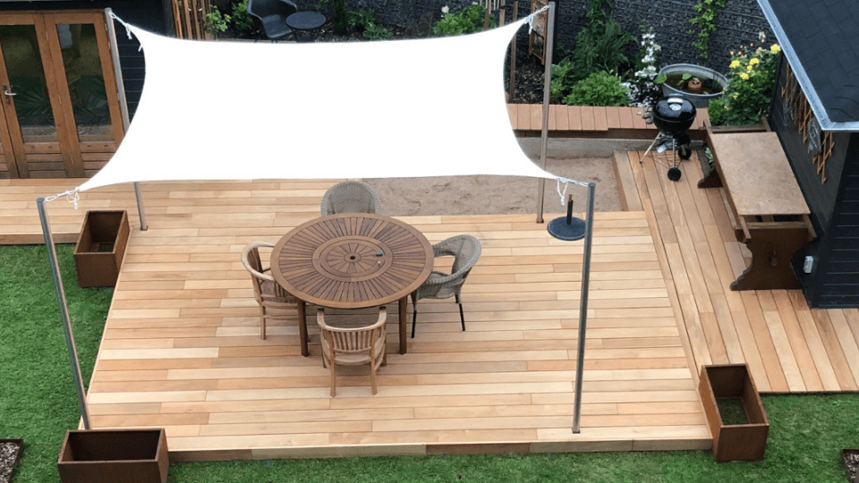 Holzterrasse als Terrassenparkett auf Balkon, Gartenterrasse oder Dachterrasse