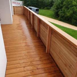 Sibirische Lärche Terrasse mit Geländer in Waldhausen